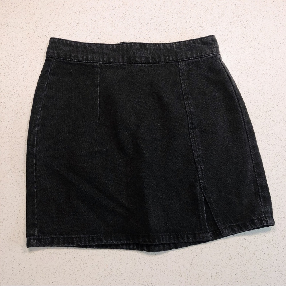 ♠️Black Denim Mini Skirt Forever 21 Size S♠️